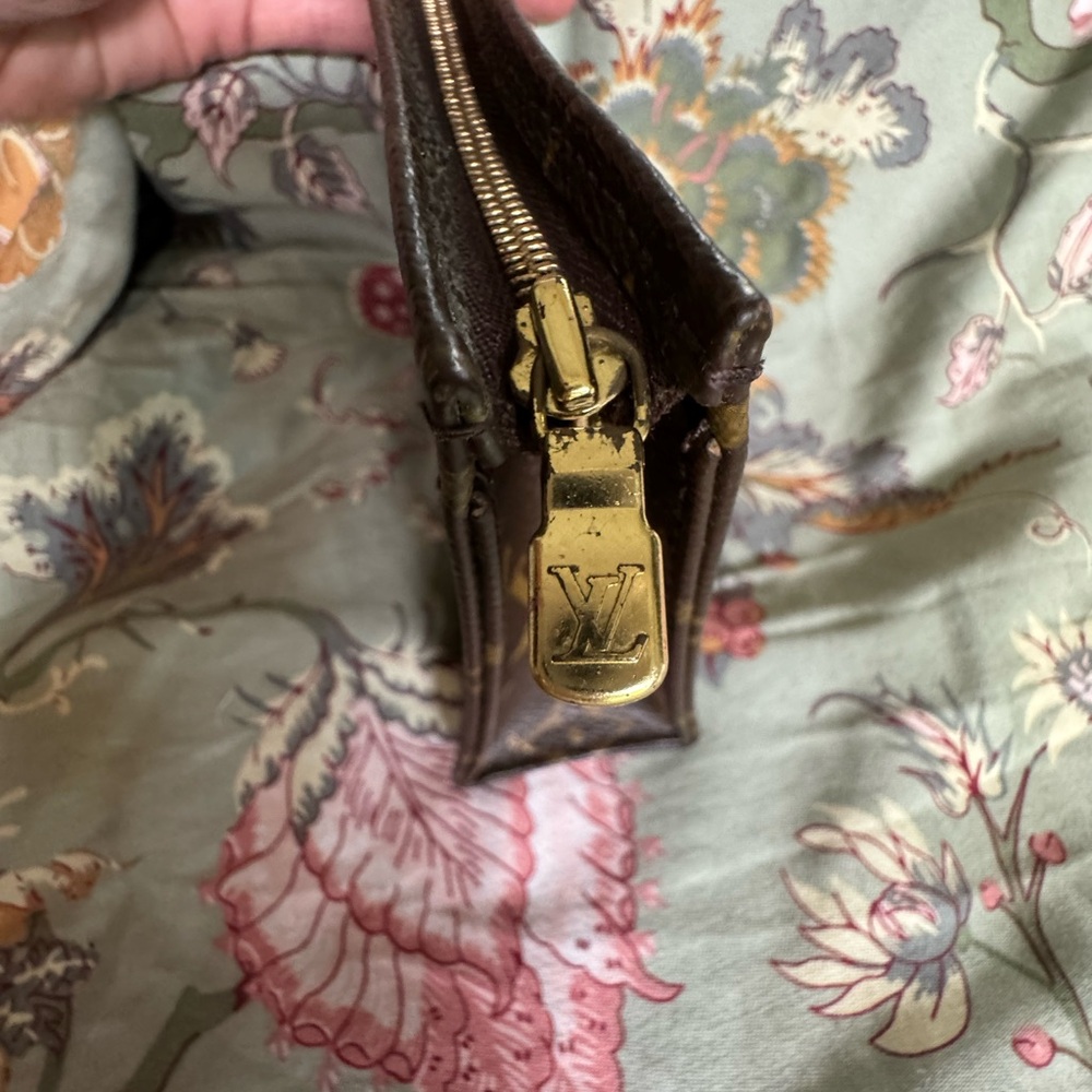 Louis Vuitton small toilet pouch - Picture 6 of 10
